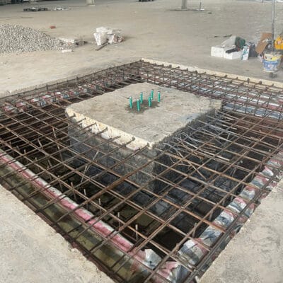 Bệ móng trong công trình chuẩn bị đổ bê tông